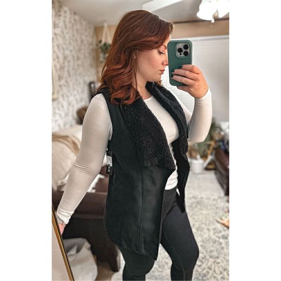 NWT AGB Black Vest with fur - Picture 9 of 9